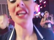 Milf esibizionista italiana alla kermesse porno