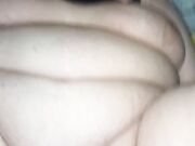 Milf obesa spalanca le gambe