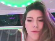 Che stile - Masturbarsi alla fiera del porno