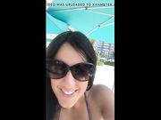 Claudia tettona in bikini al mare