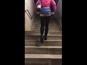 Melissia sale le scale e mi mostra il culo
