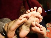 Giochi fetish coi piedini di due ragazze porcelline