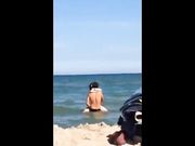 Coppia esibizionista fa sesso in spiaggia a Catania