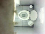 Spycam pisciate in bagno 3