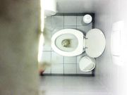 Spycam pisciate in bagno 3