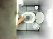 Spycam pisciate in bagno 5