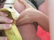Lea Di Leo spompina banana come un cazzo