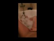 La mia ex Marika che si masturba nella vasca da bagno