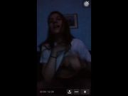 Ragazza italiana fa vedere le tette su Periscope