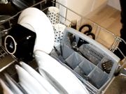 Casalinga italiana troia piscia nella lavastoviglie