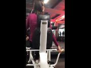 Bella gnocca chiappona in palestra