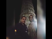 Nicole spompina Andrea sotto la torre di Pisa