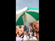 Riprendiamo a Ibiza una mega orgia in spiaggia