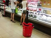 Bella Milf culona al supermercato