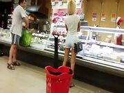 Bella Milf culona al supermercato