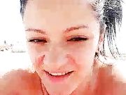 Milf italiana fa la porca in spiaggia