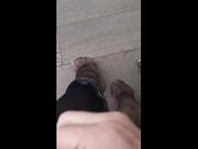 Veronica Maya fetish toglie scarpe e collant