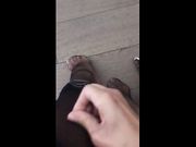 Veronica Maya fetish toglie scarpe e collant