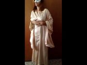 Strip sexy Milf italiana mascherata con belle tette
