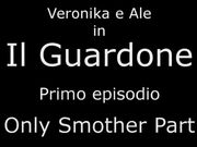 Schiaffa il culo in faccia al guardone al parco