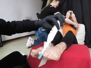 Tortura i piedini col solletico - Italian Tickling