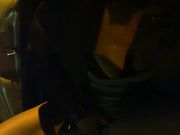 Ragazza italiana si masturba di notte in macchina