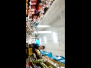 Upskirt al supermercato