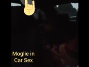 Carsex italiano moglie si masturba in auto