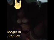 Carsex italiano moglie si masturba in auto