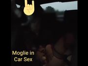 Carsex italiano moglie si masturba in auto