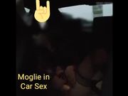 Carsex italiano moglie si masturba in auto