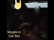 Carsex italiano moglie si masturba in auto