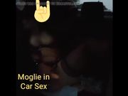 Carsex italiano moglie si masturba in auto