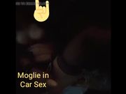 Carsex italiano moglie si masturba in auto