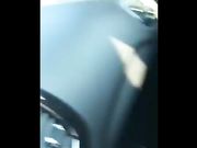 Milf italiana esibizionista nuda in autostrada in auto