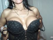 Due belle Milf italiana chiavate a Naatale in gang bang