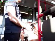 Bocchino in autobus ragazza italiana