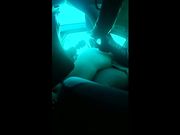 Puttana scopata sul sedile dalla macchina