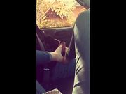 Footjob in auto a schiavetto