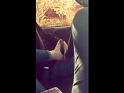 Footjob in auto a schiavetto