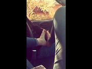 Footjob in auto a schiavetto