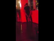 Beccati dal buttafuori che scopano in discoteca