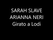 Arianna Neri sottomette e scopa Sarah Slave