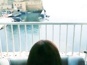 Anale napoletana inculata sul balcone di casa