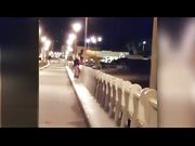 Coppia italiana  scopa sul pontile a Forte dei Marmi