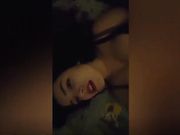 Italiana morettina esce le tette su Periscope