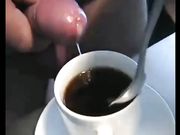 Un buon caffè con la sborra per la troia