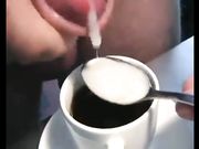 Un buon caffè con la sborra per la troia