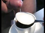 Un buon caffè con la sborra per la troia