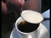 Un buon caffè con la sborra per la troia